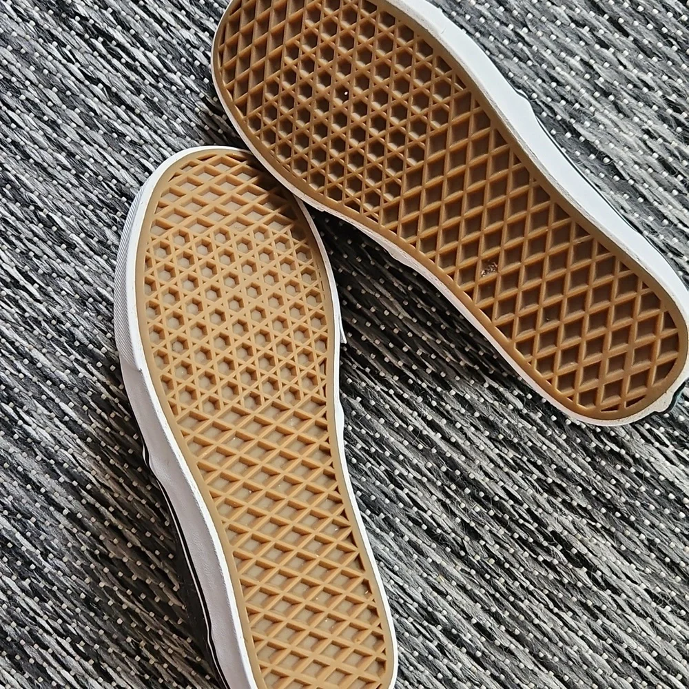 Stylish Gray VANS Sneakers (7.5)